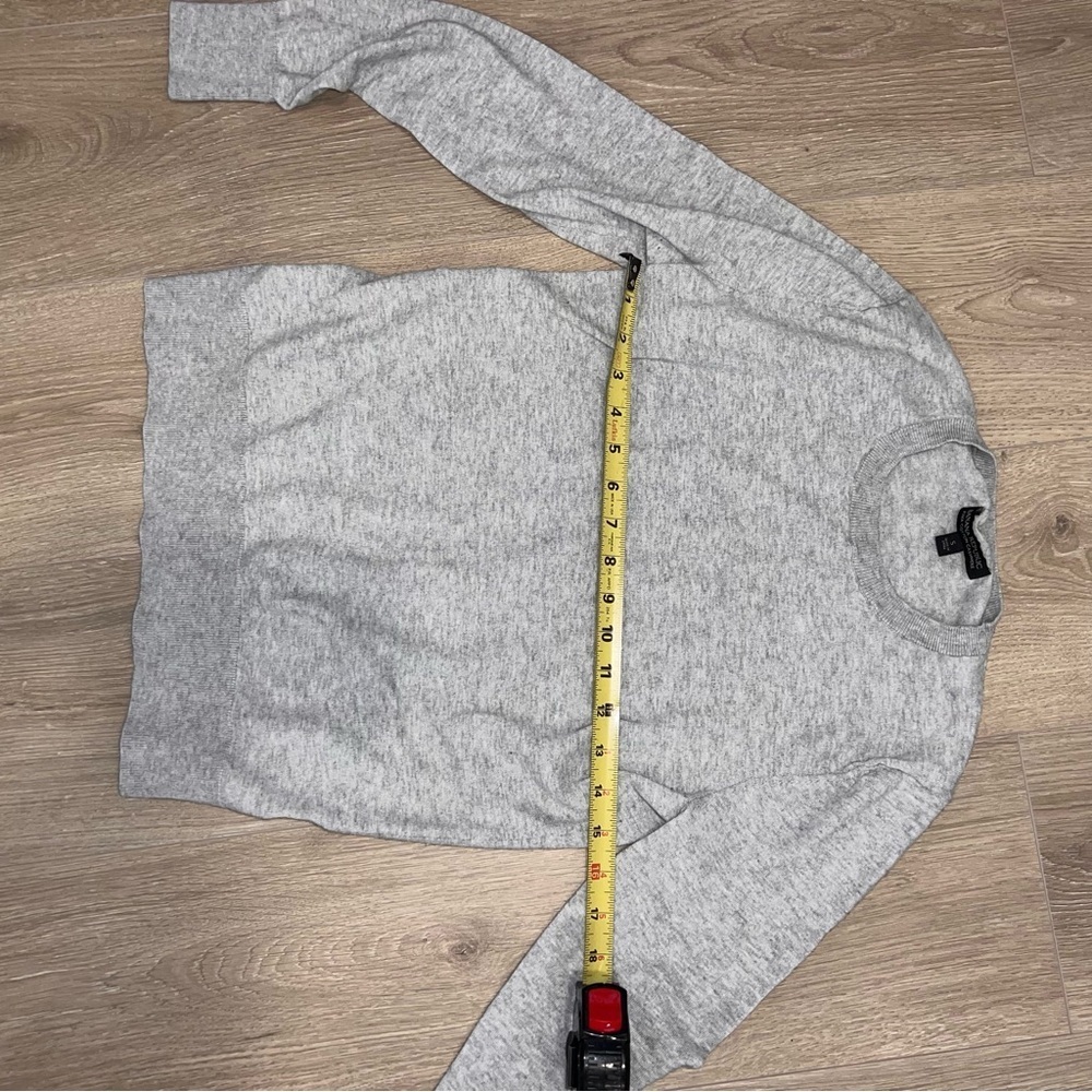 Banana Republic Light Gray Women's Crew Neck Sweater - Picture 4 of 5